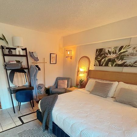 Seashore Waikiki Studio 1 Block From A Beach No Resort Fees Honolulu Bagian luar foto