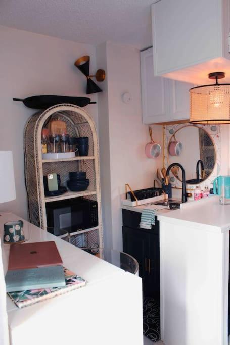 Seashore Waikiki Studio 1 Block From A Beach No Resort Fees Honolulu Bagian luar foto