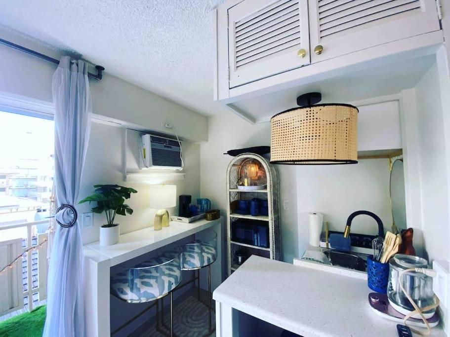 Seashore Waikiki Studio 1 Block From A Beach No Resort Fees Honolulu Bagian luar foto