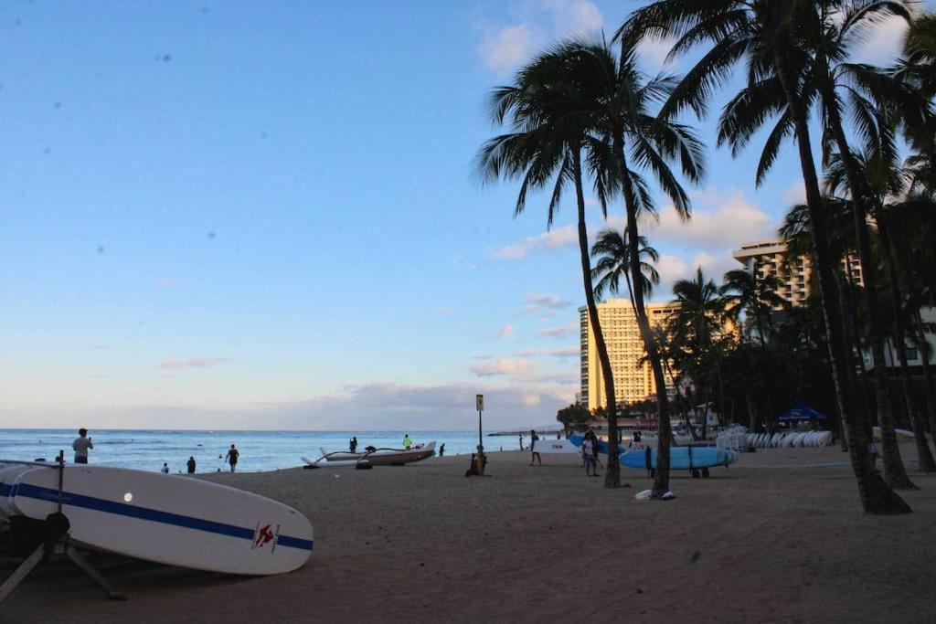 Seashore Waikiki Studio 1 Block From A Beach No Resort Fees Honolulu Bagian luar foto
