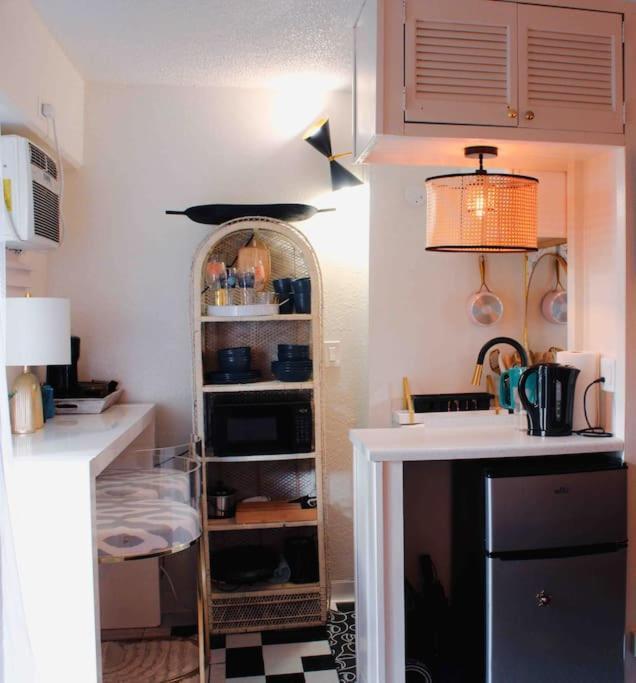 Seashore Waikiki Studio 1 Block From A Beach No Resort Fees Honolulu Bagian luar foto