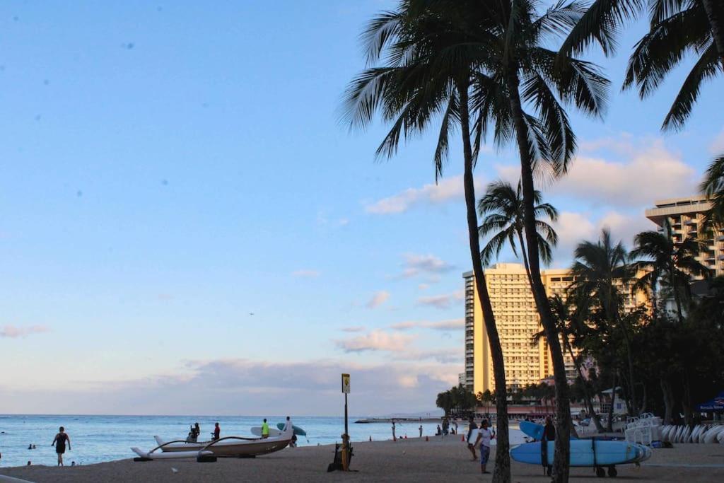 Seashore Waikiki Studio 1 Block From A Beach No Resort Fees Honolulu Bagian luar foto